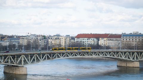 Hanyatlik a Petőfi híd állapota, azonnali intézkedésre lenne szükség a szakemberek szerint