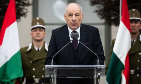 „Ha kellett, maga is evezőt ragadott” – Sulyok Tamás felköszöntötte a születésnapos Orbán Viktort