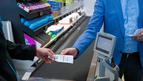 KDNP-s törvényjavaslat: minden boltban legyen legalább egy hagyományos pénztár