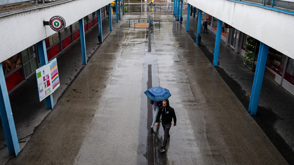 Markáns hidegfront érkezik, jócskán visszaesik a hőmérséklet pénteken