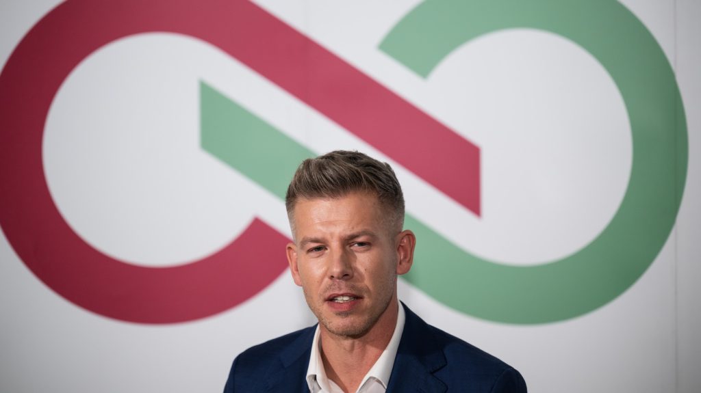 Magyar Péter: jött egy dokumentum, az Orbán-kormány őszödi beszéde, befújta a szél az ablakon