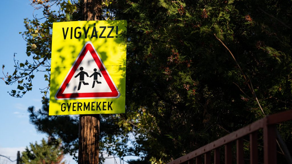Megsemmisítette az Alkotmánybíróság a gyermekvédelmi törvény végkielégítést kizáró rendelkezését
