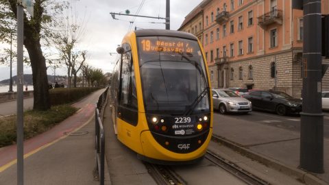 Ezért vonták vissza Lázárék a budai fonódó villamos tenderét