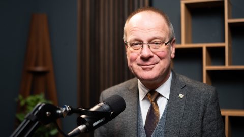 Navracsics Tibor szerint nem attól kell tartani, hogy az új törvény miatt veszítenek az értékükből az ingatlanok