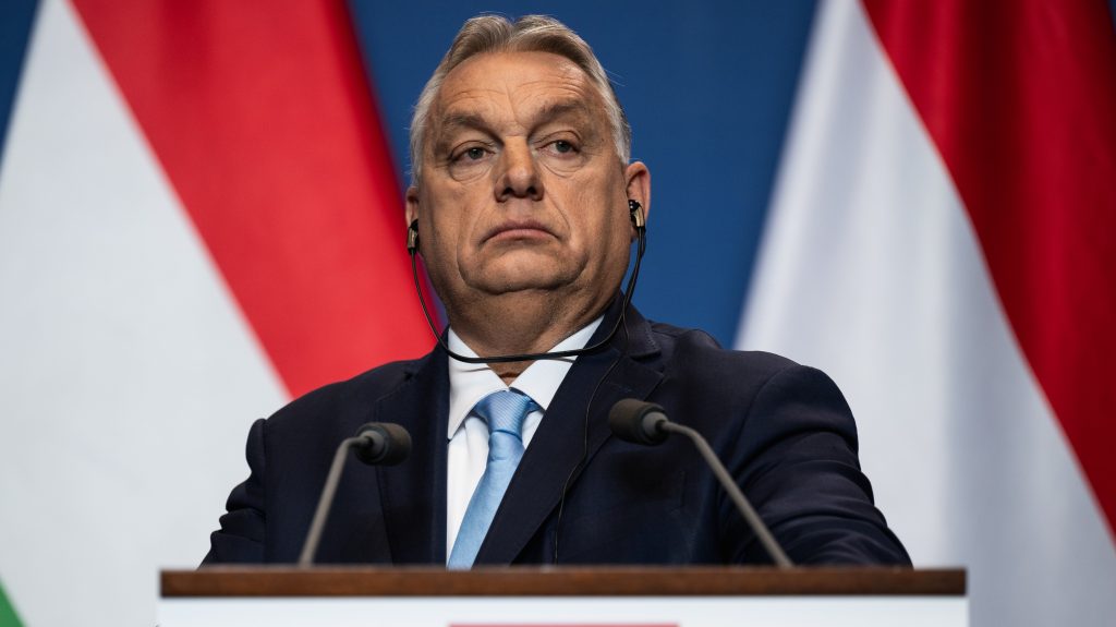 Tovább szigorítják a sajtót ellehetetlenítő törvényt, már az idei 1%-os felajánlásokat is elvehetik