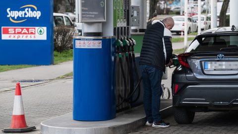 A benzin és a gázolaj is jóval drágább lesz csütörtöktől