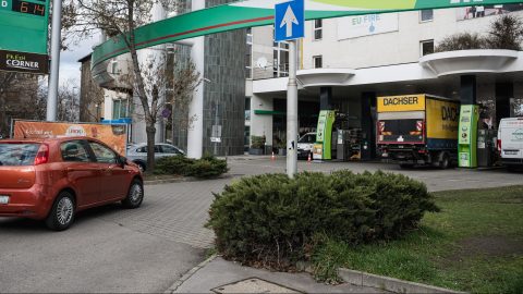 Így változik az üzemanyag ára szombaton