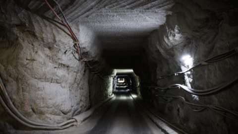 Kedden este az utolsó civil is elhagyta a parajdi sóbányát