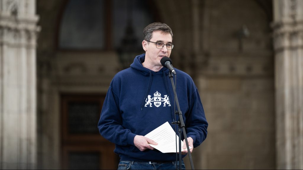 Karácsony Gergely levélben kéri az Európai Bizottság elnökétől, hogy lépjen fel a szabad nyilvánosság felszámolását lehetővé tevő törvénnyel szemben