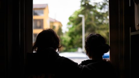 „Apám véres szemekkel nézett rám, és azt mondta, ha nem veszek neki cuccot, agyonver”
