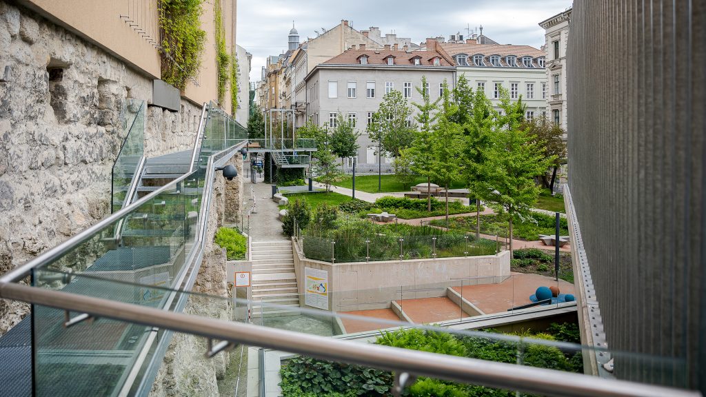 1,9 milliárdot kell kicsengetnie a Belvárosnak, hogy lezárhassa a Rogán idejében elpasszolt zűrös telek ügyét