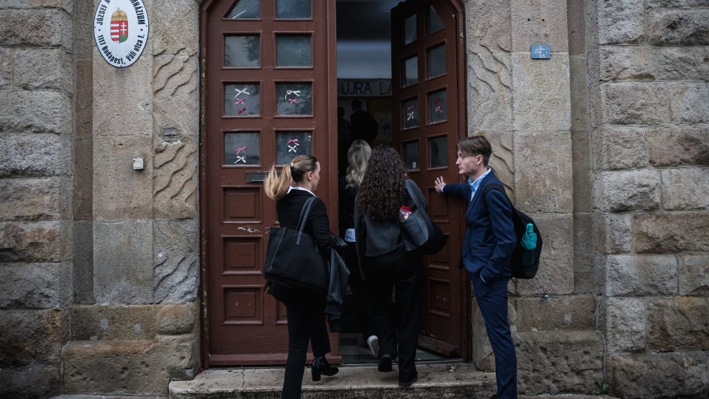 Kedden matematikával folytatódik az érettségi