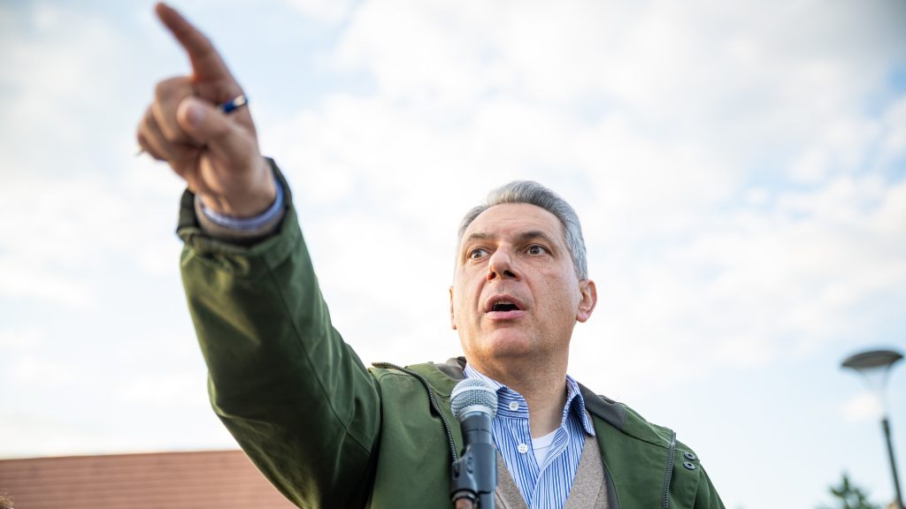 Lázár János egy belvárosi műemléki társasházban alakítja ki a budapesti bázisát