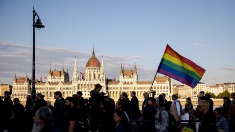 Elfogadta az ellehetetlenítési törvény módosítóját a parlamenti bizottság, már az idei 1 százalékos felajánlásokat is elvehetik