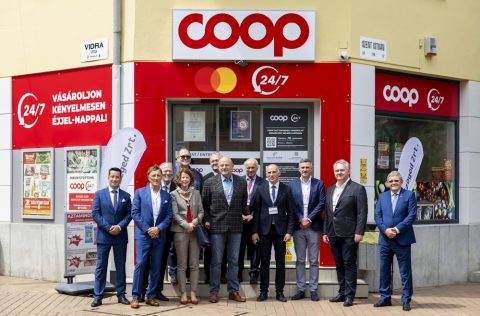 Megnyílt Magyarország első hibrid okosboltja