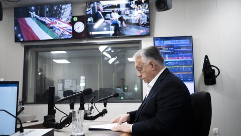 Orbán Viktor: Könnyű prédái vagyunk a csalóknak