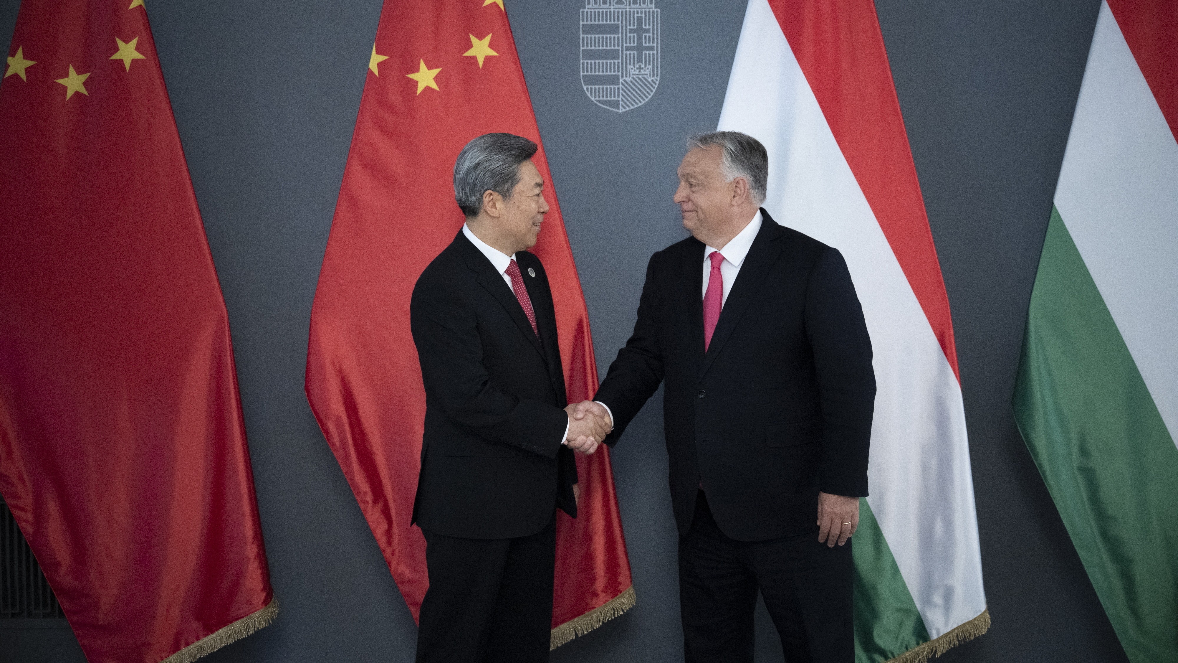 Orbán délelőtt kínai párttitkárt fogadott, délután már Vucsicsot látogatta Belgrádban 1