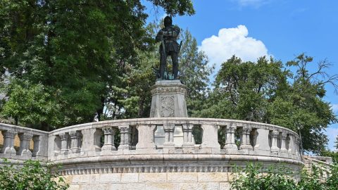 A Budai Várban indít szállodát a fidelitasosból lett milliárdos