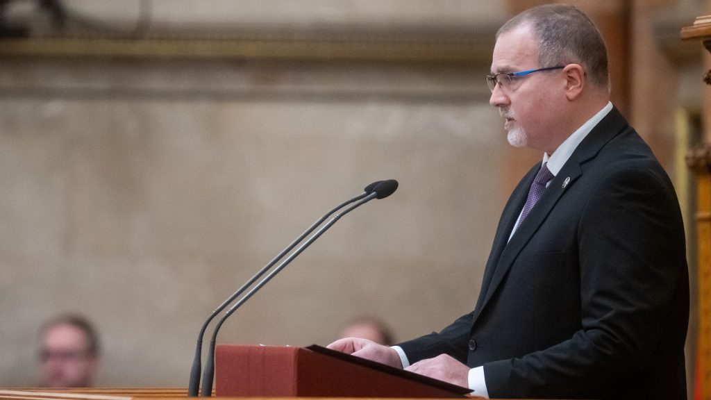 Az ÁSZ-elnök nem írta le a Mészáros-bank nevét, de elárulta, mire adott kölcsönt egy 233 milliárdos adósságú MNB-cégnek