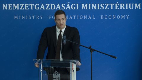 Módosítja a kormány a szocho-szabályokat