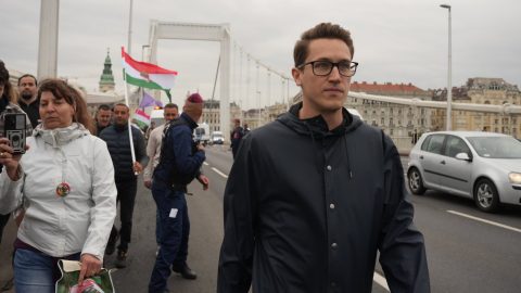 Meglepetésszerű hídfoglalás az nuku