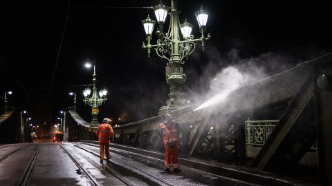 Szamurájerkölcs és rokkerlélek megfér együtt a legkedvesebb éjszakára a legkedvesebb budapesti hídon