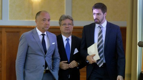 Sírva távozott a börtönből Szijjártó egykori miniszteri biztosa