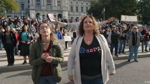 A gépkarabéllyal semmi gond, csak a könyvektől kell megóvni a gyerekeket!