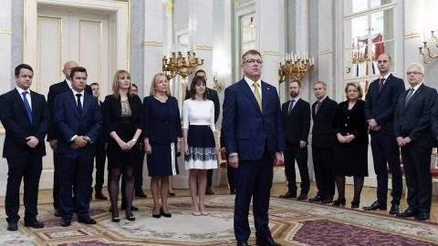 Matolcsy Ádám cége felesben vett belvárosi lakást a feleségével