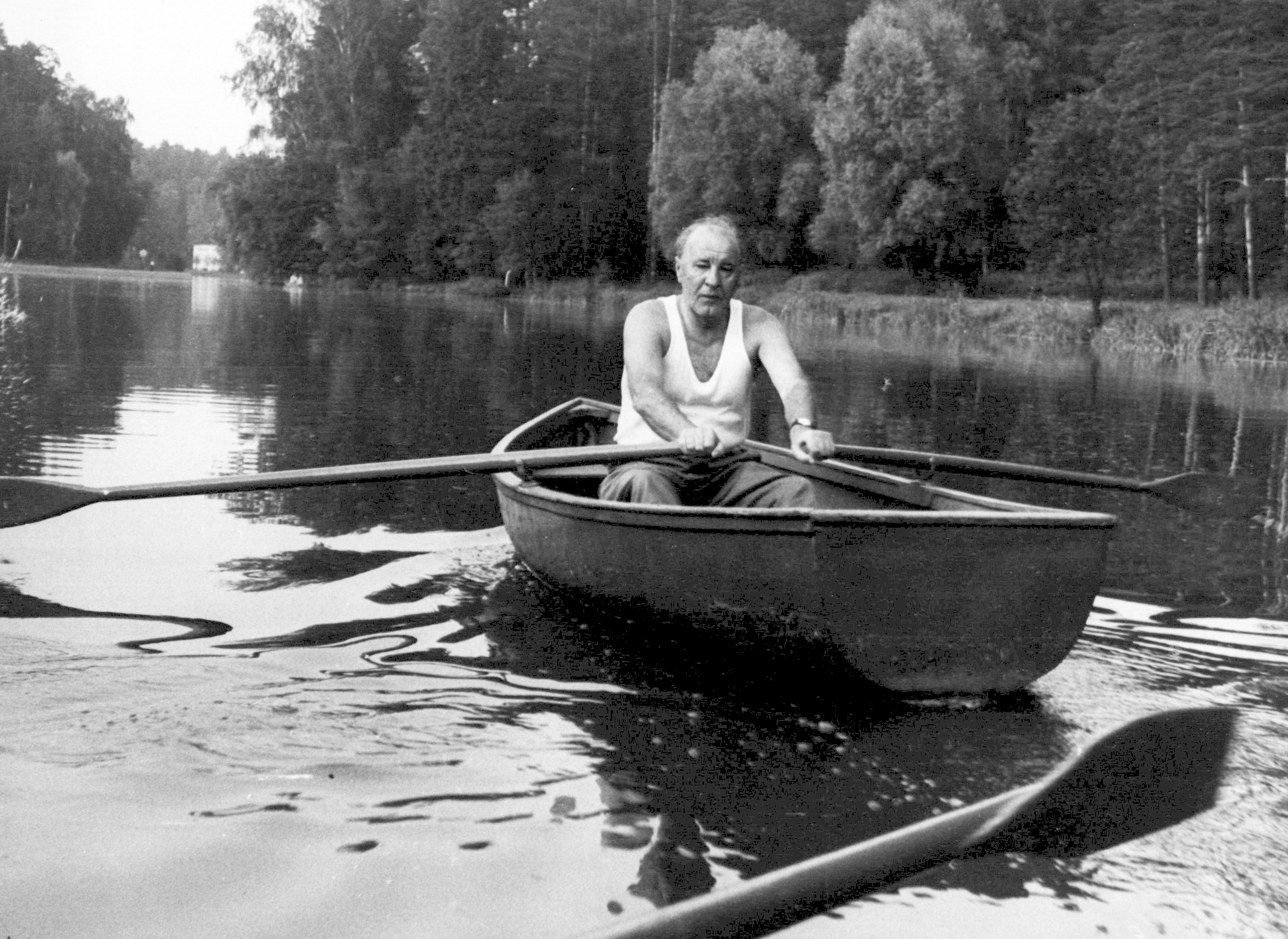 Kádár inkább saját vonattal járt, mint golyóálló Mercivel 2