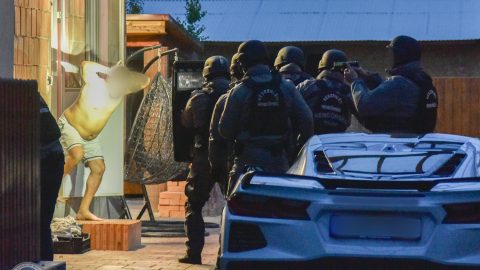 Több mint száz rendőr és TEK-es csapott le egy szolnoki drogbandára, félmilliárd forintnyi vagyont foglaltak le tőlük