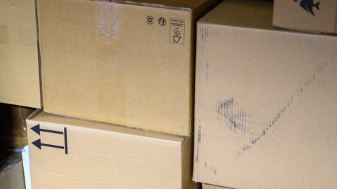 3 millió forint kárt okozott egy webáruháznak a trükköző postavezető