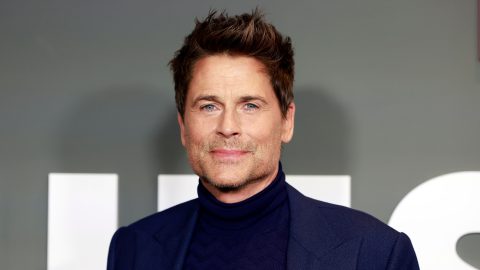 Félmeztelenül feszítős képet posztolt fiával a 61 éves Rob Lowe