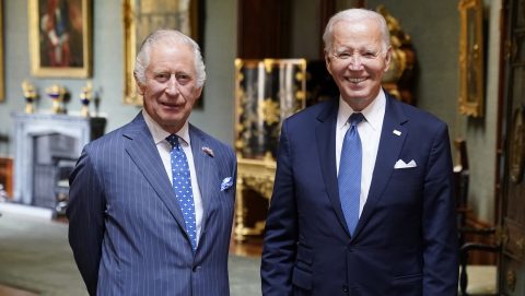 Joe Bidennek levelet küldött a szintén rákbeteg III. Károly