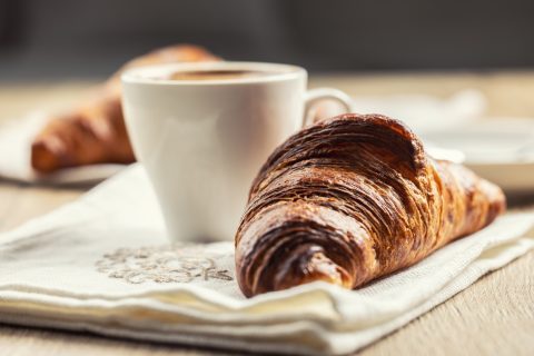 Pénteki friss hírek, forgalom, időjárás – Reggeli pakk