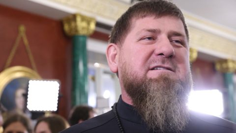 Ramzan Kadirov csecsenföldi vezér kérvényezte, hogy mentsék fel a pozíciójából