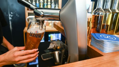Egyre kevesebb alkoholt isznak a lengyelek, a sörgyártás az alkoholmentes termékek felé tolódik el