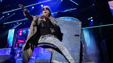 Az Iron Maiden menedzsere kézfájdalmakat kívánt azoknak, akik a telefonjukkal hosszan videózták a pesti koncerteket