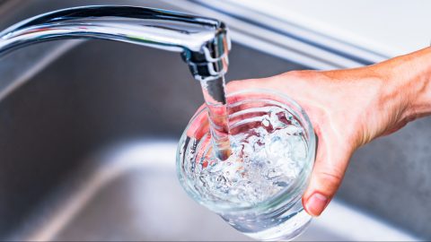 Gyomirtókat és rovarölőket találtak sok magyar település csapvizében