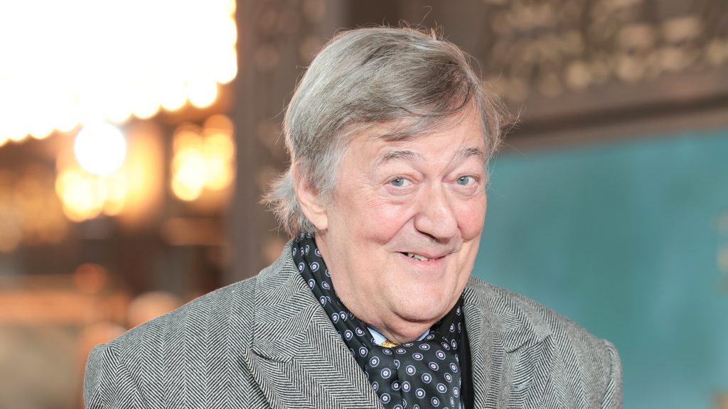 Stephen Fry is kiállt a Budapest Pride mellett, majd dícsérte a „modern fasizmusban” élő magyarokat