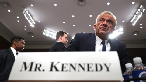 Heroin, medvetetem és oltásellenesség: az amerikai egészségügyi miniszter a Kennedy család fekete báránya