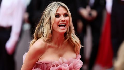 Heidi Klum a nyitóceremónián megszegte a cannes-i filmfesztivál új öltözködési szabályát
