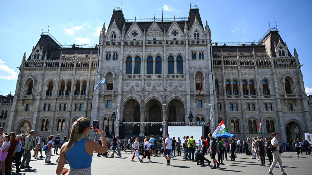 Erzsébet híd után Kossuth tér