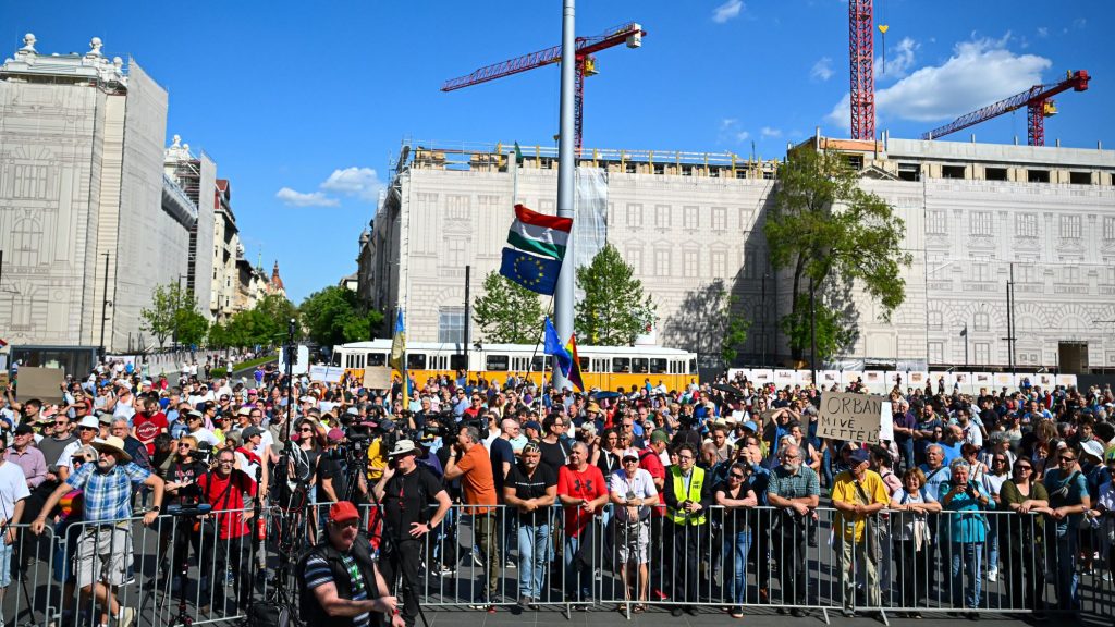 Majtényi: Ennél szégyenletesebb alkotmánymódosítás még nem