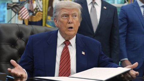 Trump elhalasztotta az EU-val szemben belengetett 50 százalékos vám kivetését