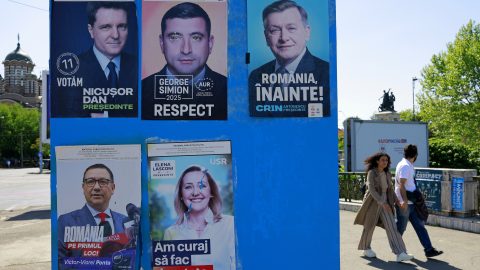 Román elnökválasztás: A bukaresti főpolgármester lett a második, ő fog összecsapni a magyarellenes jelölttel