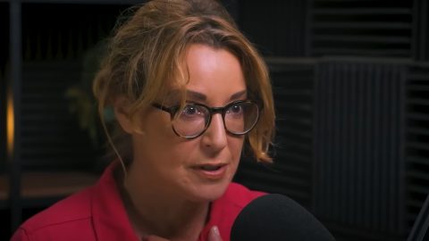 „Elmentek este, és rám zárták az ajtót” – Stahl Juditot négyéves korától egyedül hagyták otthon a szülei