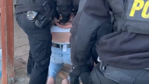Tízmilliókat kaszált élettársai futtatásából