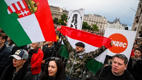 Képeken a Kossuth téri tüntetés