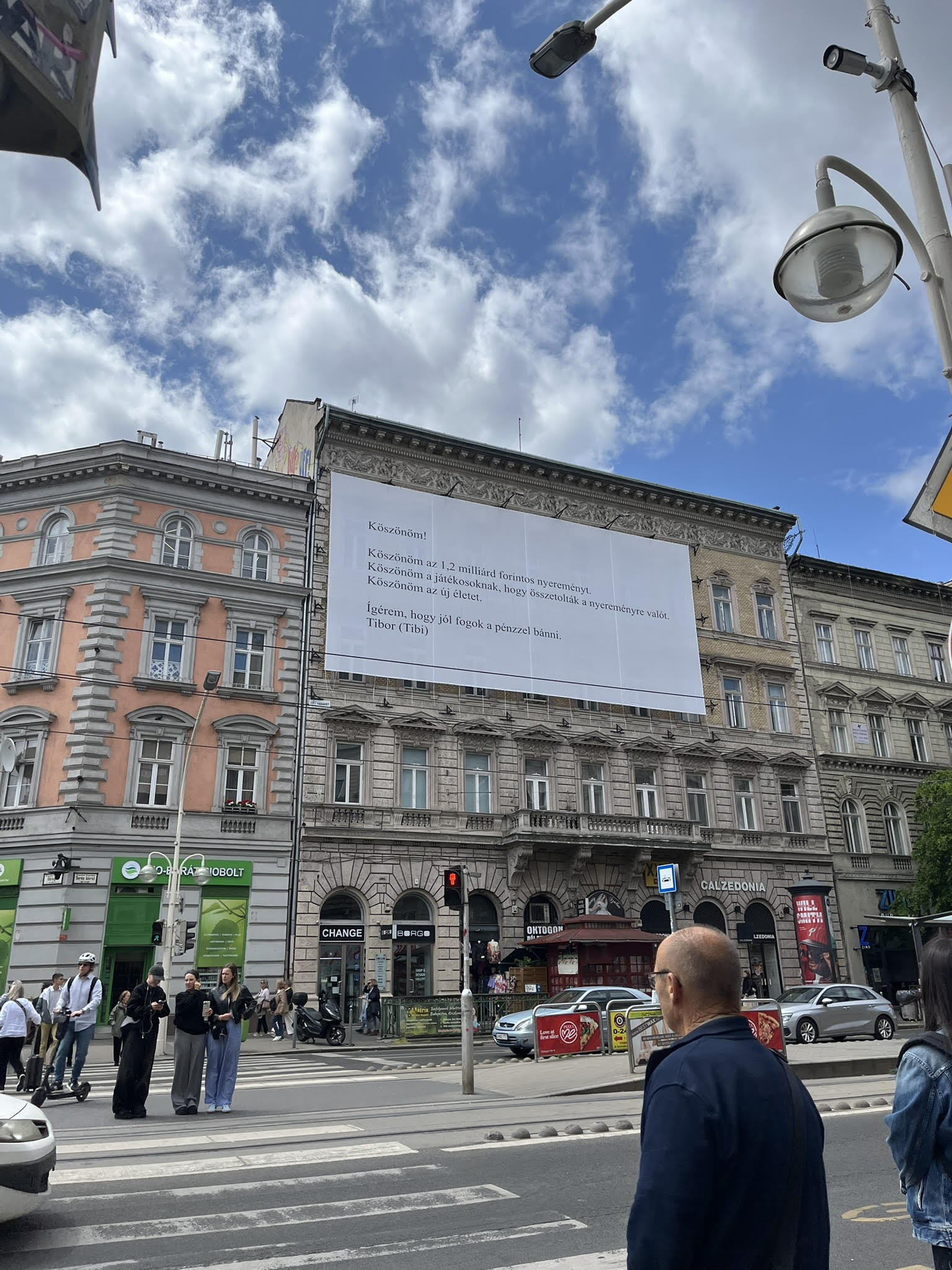 Meglepő épületháló tűnt fel az Oktogonon, a hatoslottó friss nyerteséhez lehet köze 1